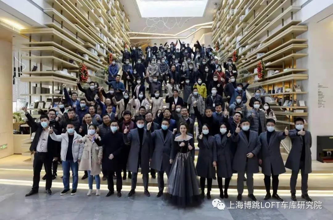 滁州全国一百多人在华侨城汉口道6号参观研讨LOFT专利车库技术！